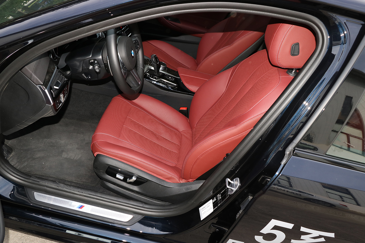 2018款宝马5系改款2.0T自动530Li尊享型M运动套装