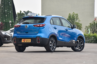 2017款风神AX4 1.6L手动潮尚型