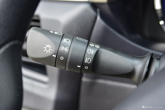 2016款雷凌双擎1.8L自动精英天窗版