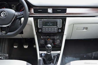 2017款蔚领1.6L手动豪华型