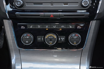 2017款上汽大众帕萨特330TSI DSG尊荣型