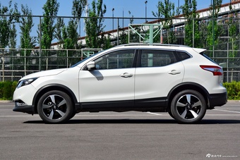 2017款逍客2.0L自动旗舰版 