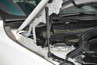 2018款宝马1系120i自动设计套装型