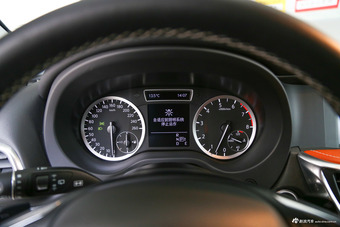 2017款英菲尼迪QX30 2.0T自动四驱运动版