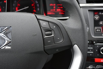 2017款DS 6 1.6T自动豪华版THP160