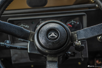 2016款BJ 212 2.0L手动三角门四驱豪华型 国V