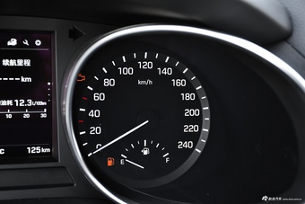 2017款全新胜达2.4L手动两驱智能型5座