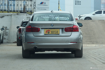 2017款宝马3系2.0T自动豪华设计套装320Li