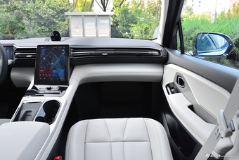 2018款蔚来ES8 创始版