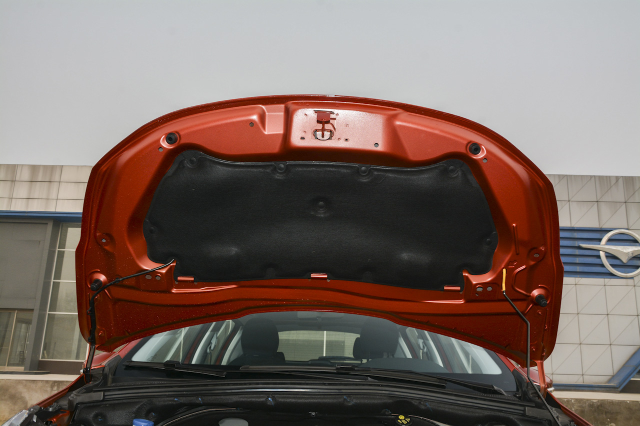 2018款标致2008 1.6L自动时尚版