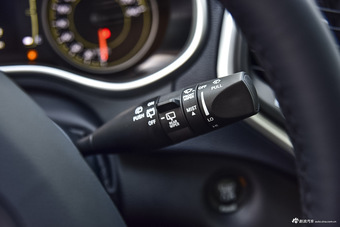 2016款自由光2.4L自动领先版 星光银