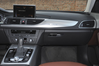 2017款奥迪A6L 3.0T自动45TFSI quattro运动型