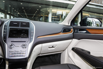 2016款林肯MKC 2.0T自动两驱尊雅版