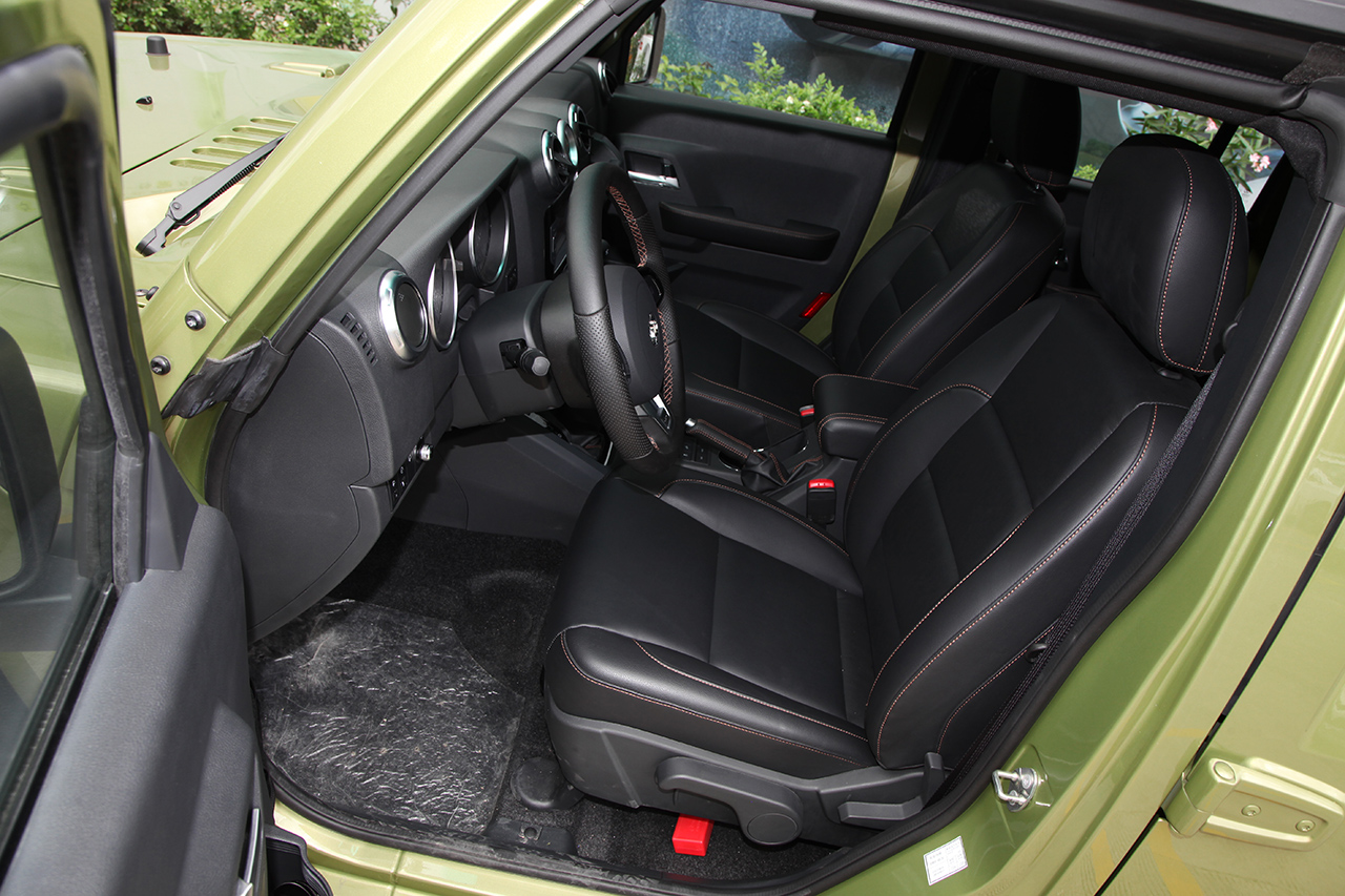 2016款北京BJ40L 2.3T自动两驱尊贵版