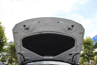 2016款宝马3系GT 320i 2.0T自动设计套装型 矿石白