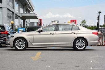 2018款宝马5系改款2.0T自动530Li领先型豪华套装