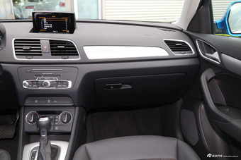 2017款奥迪Q3 2.0T自动35 TFSI时尚型 