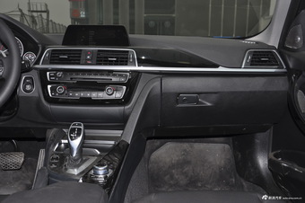 2017款宝马3系2.0T自动M运动型320Li