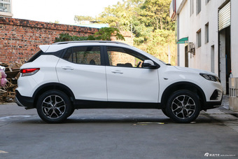 2016款东南DX3 1.5L手动豪华型