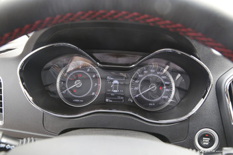 2016款 宝骏560 1.5T手动豪华型