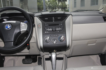 2015款启辰R50 1.6L自动豪华版