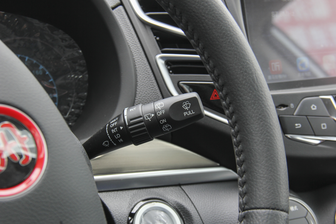 2018款比亚迪宋1.5TID手动智联尊享型