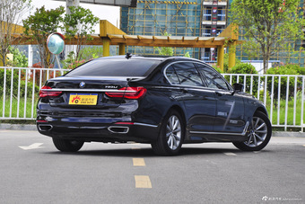 2017款宝马7系730Li 2.0T自动豪华型