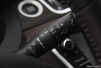 2015款陆风X7 2.0T自动全景旗舰版