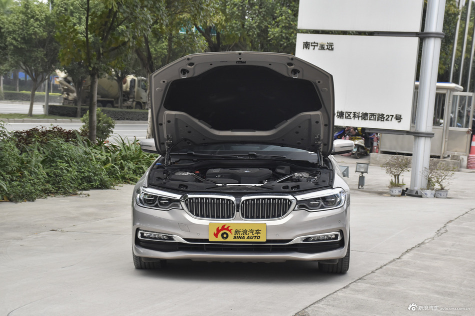 2018款宝马5系改款2.0T自动530Li尊享型豪华套装