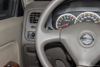 2011款D22皮卡 2.4L手动汽油两驱标准型