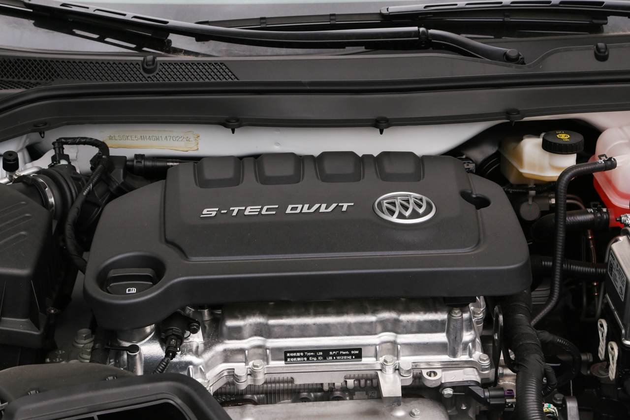 2016款英朗1.5L自动精英型15N 雪域白