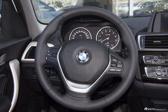 2016款宝马1系118i 1.5T自动领先型