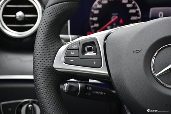 2018款奔驰E级改款2.0T自动 300L 运动豪华型