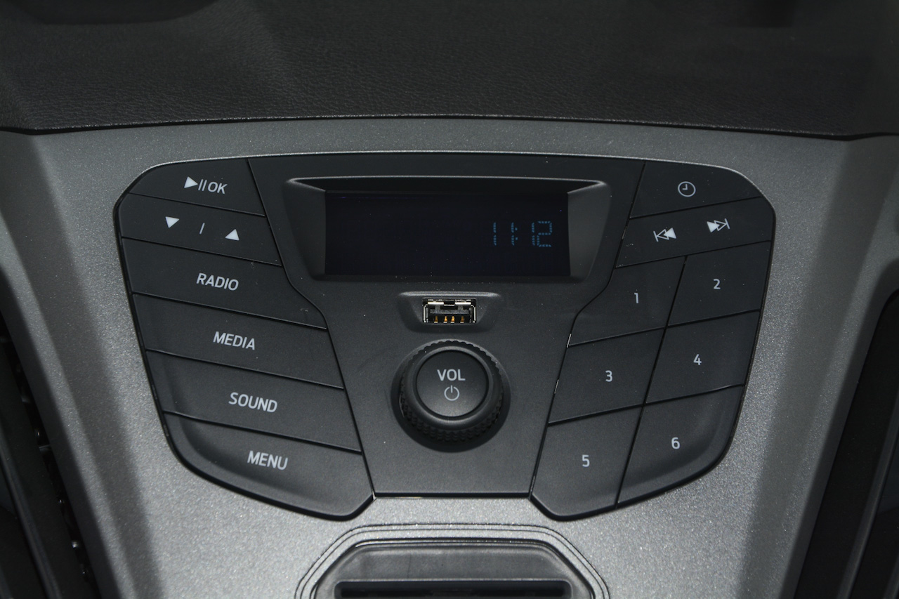 2017款新全顺 2.0T自动汽油多功能商用车短轴低顶