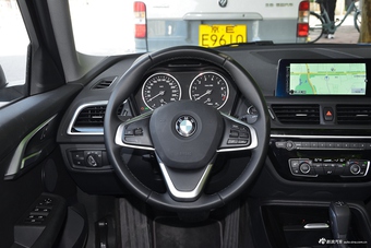 2017款宝马1系118i自动设计套装型