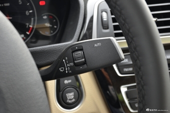 2018款宝马3系2.0T自动320Li 领先型豪华套装