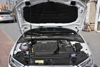 2018款奥迪A3 30周年型2.0T自动Sportback 40 TFSI风尚型