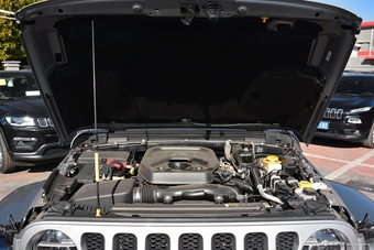 2018款牧马人2.0T自动四门撒哈拉版