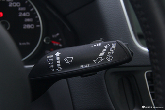 2017款奥迪Q5 2.0T自动40TFSI舒适型 