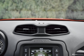 2017款自由侠2.0L自动四驱越能版