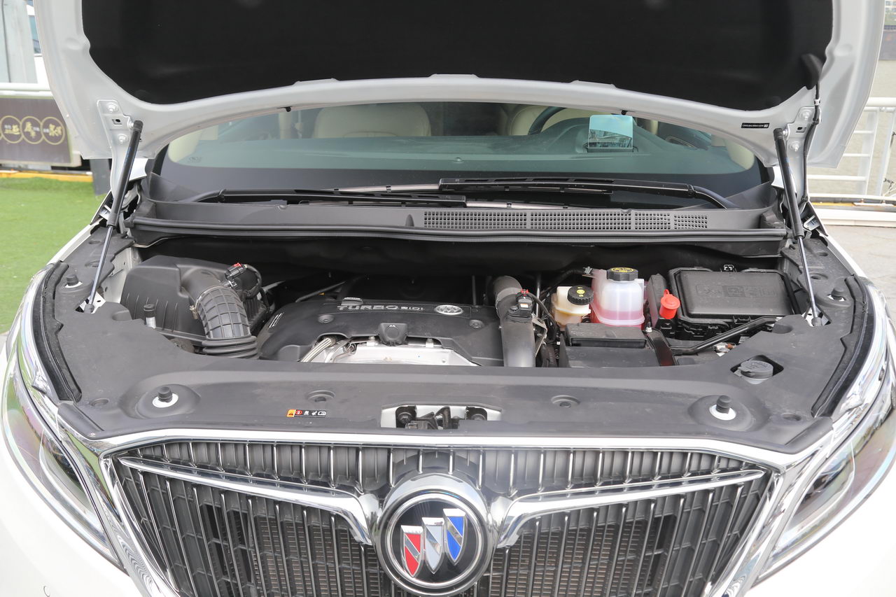 2017款GL8 2.0T自动旗舰版