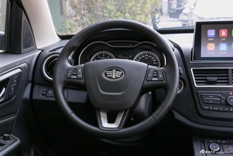 2018款奔腾X40网红版 1.6L手动互联智酷型