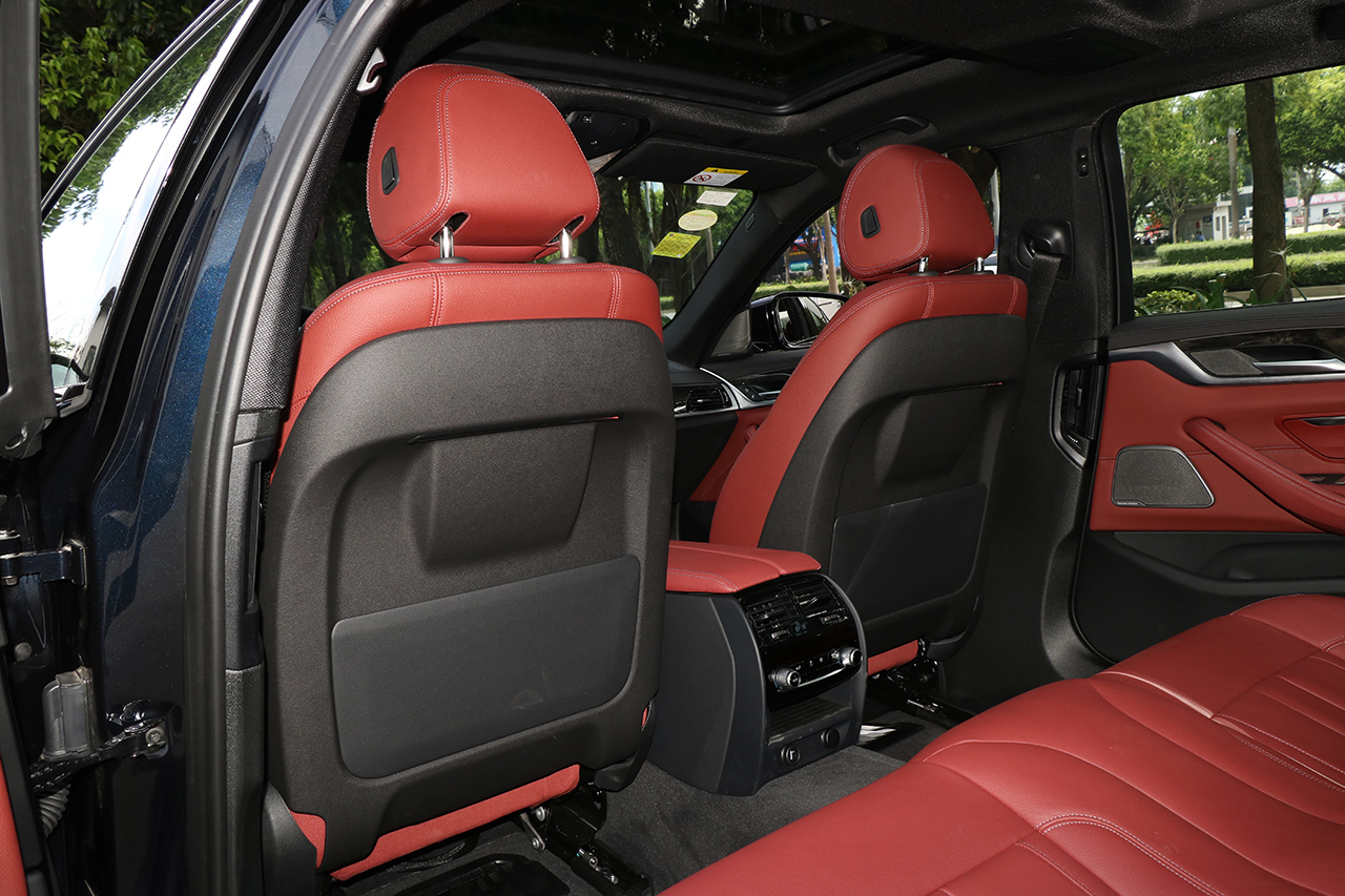 2018款宝马5系改款2.0T自动530Li尊享型M运动套装