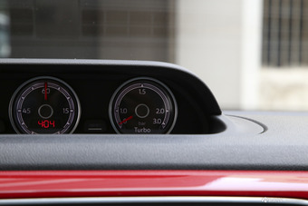 2018款甲壳虫1.2T自动魅舞红版180TSI