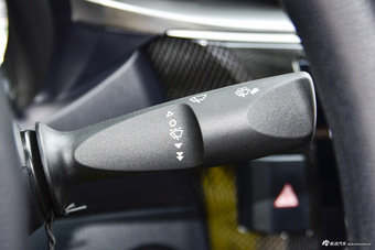 2016款雷凌双擎1.8L自动精英天窗版