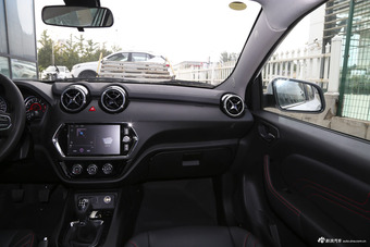 2018款东南DX3 SRG 1.5T手动尊贵型