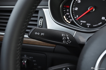 2018款奥迪A6L 30周年年型 45 TFSI quattro 豪华型