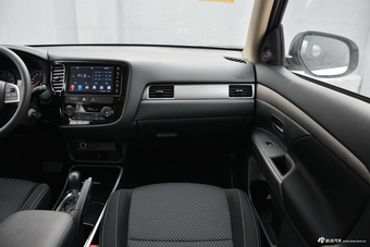 2018款欧蓝德2.0L自动两驱风尚版5座