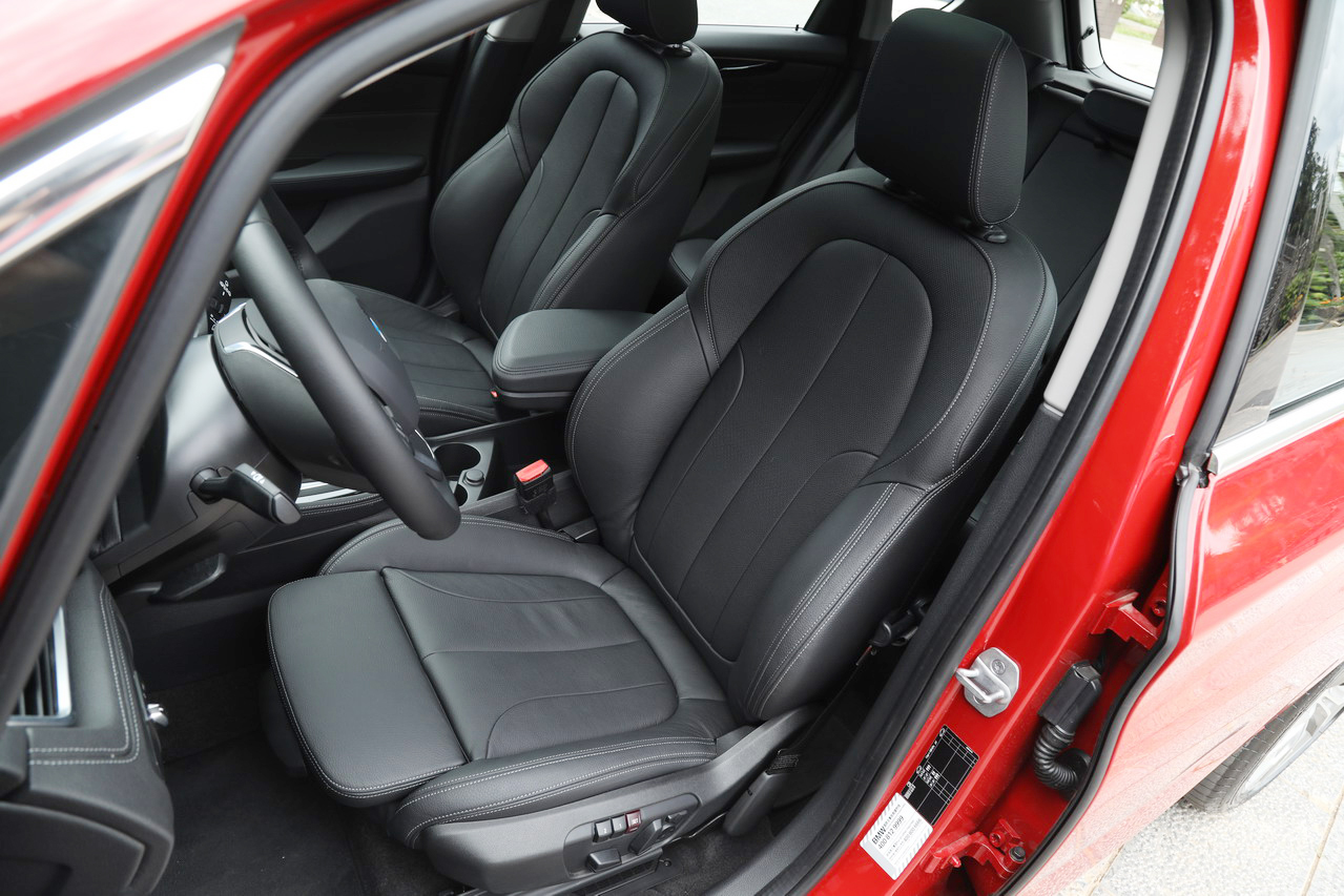 2018款宝马2系旅行车220i 2.0T自动豪华套装