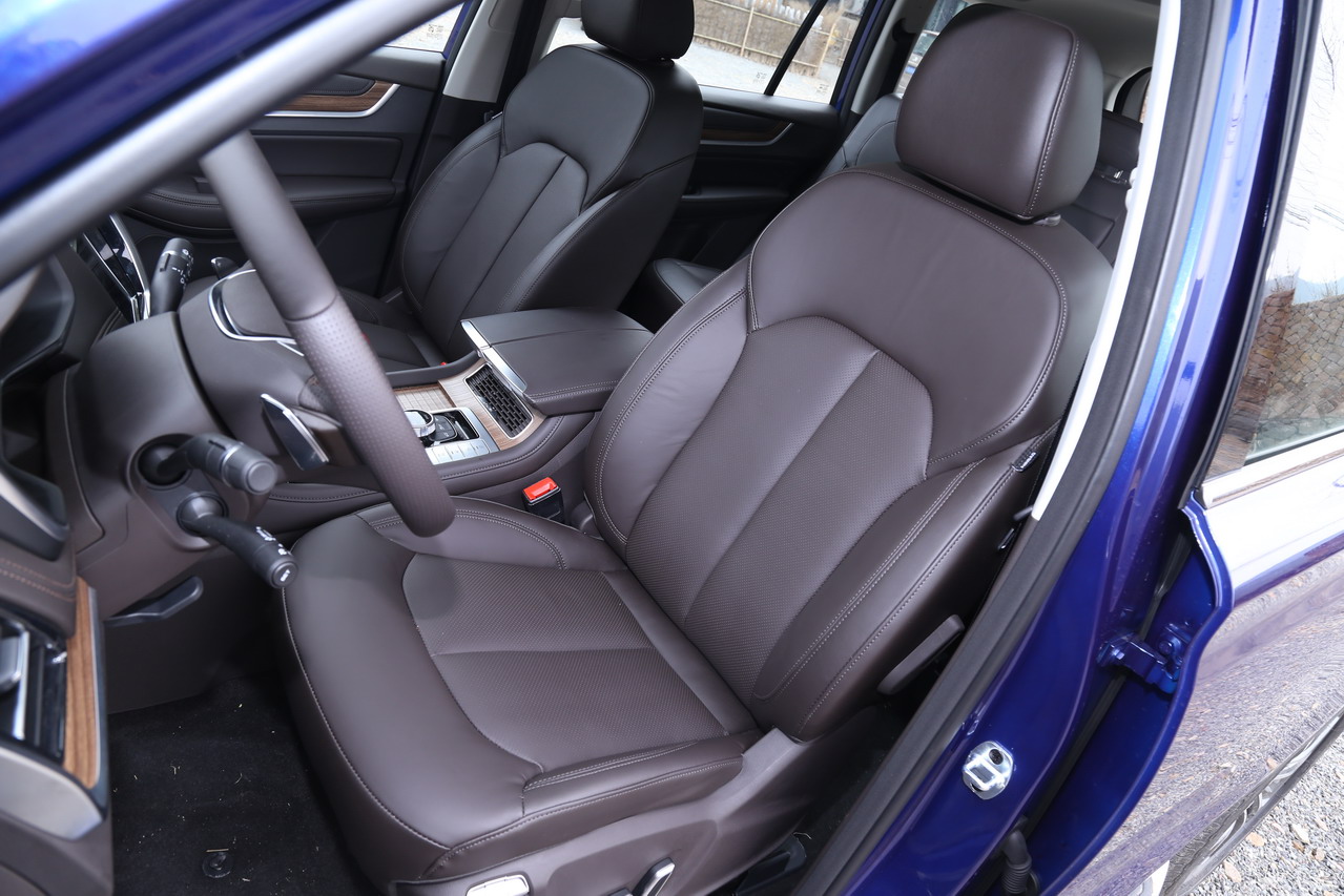 2018款荣威RX8 2.0T自动智联网四驱至尊版